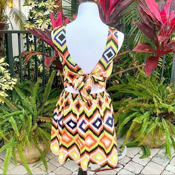 🍍3/$15🍍 Bar III Colorful Back Cutout Dress - Picture 3 of 5